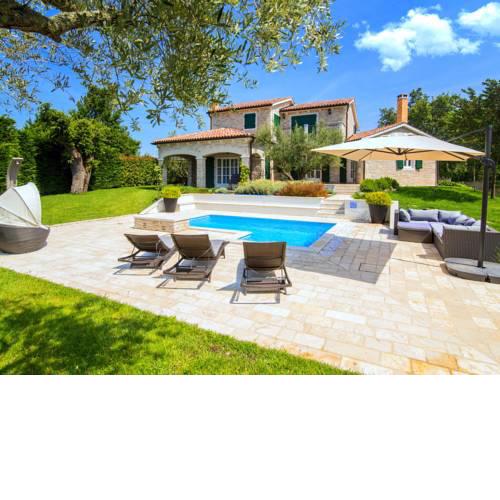 Luxurious Villa in Banki with Swimming Pool