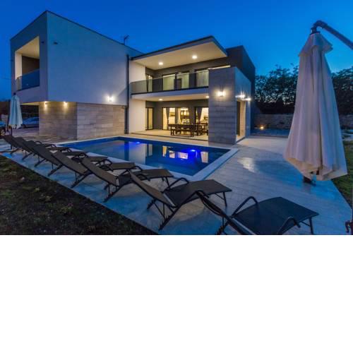 Villa F&A Exclusive