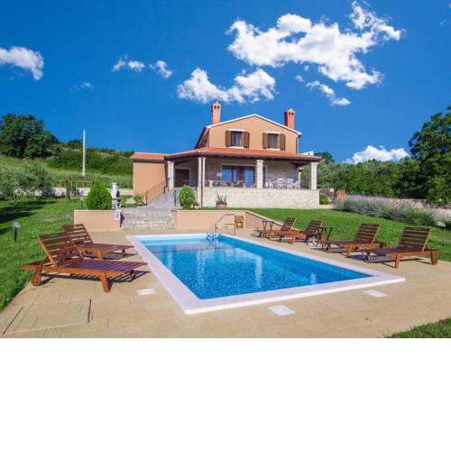 Superb Villa in Karojba with Private Pool