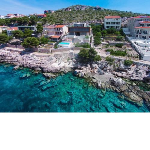 Villa Gloss
