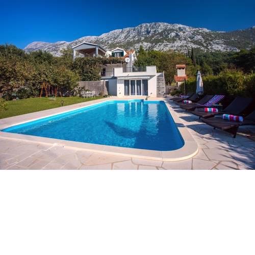 Villa Golden Garden with 50sqm private pool