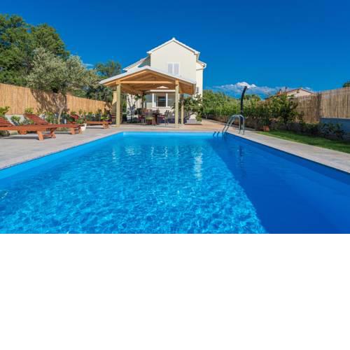 Villa Green Oasis with large pool