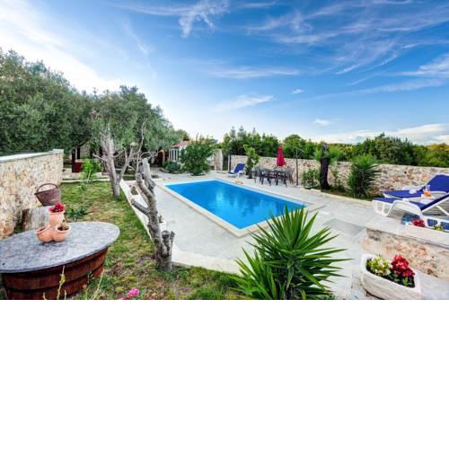 Villa Hacienda with pool on Pašman island