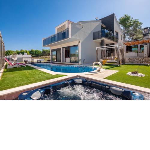 Villa Helios of Adria with Pool