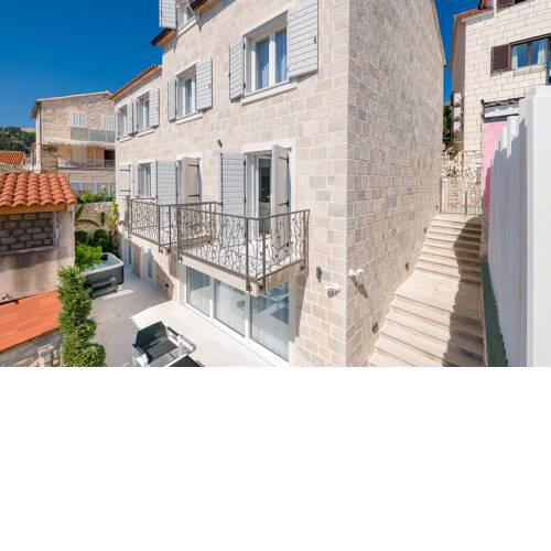 Villa Hvar Majestic A Spectacular Villa with 3 luxurious suites Resort Centre 20 metres to the