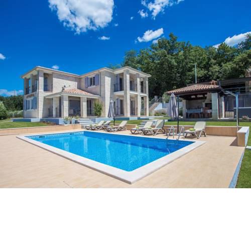 Luxurious Villa in Vizinada with Swimming Pool