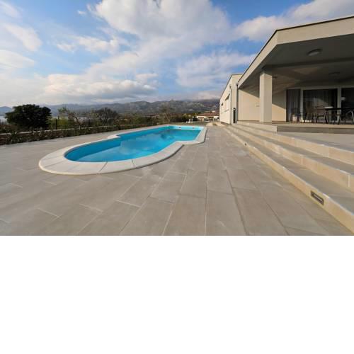 Villa Immortelle with pool and sea view