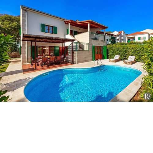 Villa in Hvar Sleeps 8 2