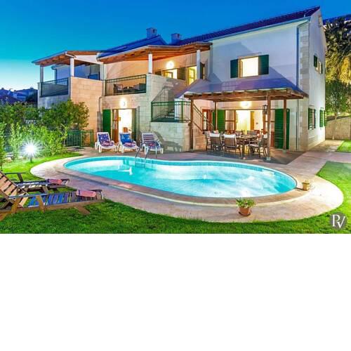 Villa in Hvar Sleeps 8