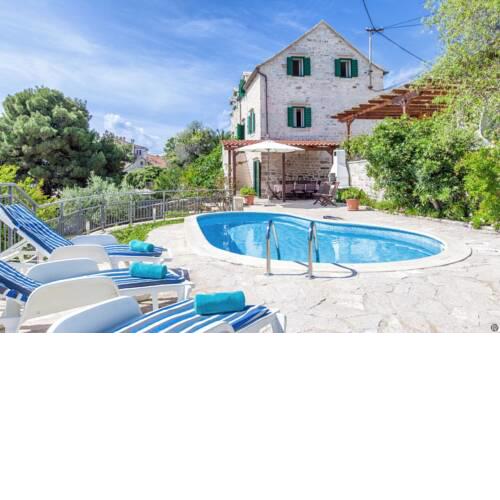 Villa in Sumartin Sleeps 6