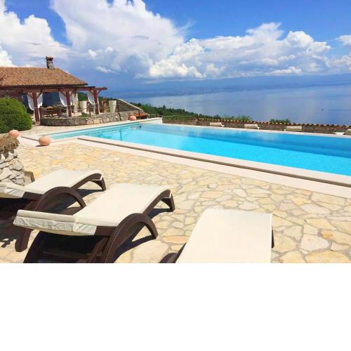 Villa Infinity