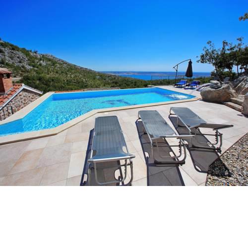 Beautiful Holiday Home with Private Pool in Starigrad
