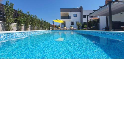 Villa Ivona swimming pool and jacuzzi