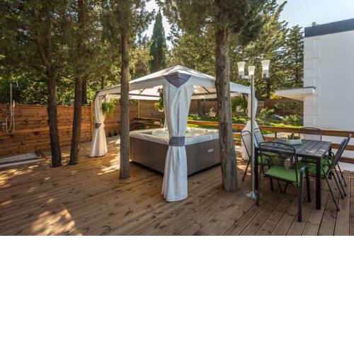 Villa Janski Pearl - 3 Bedroom Villa - Beautiful Private Gardens - Sauna and Jacuzzi