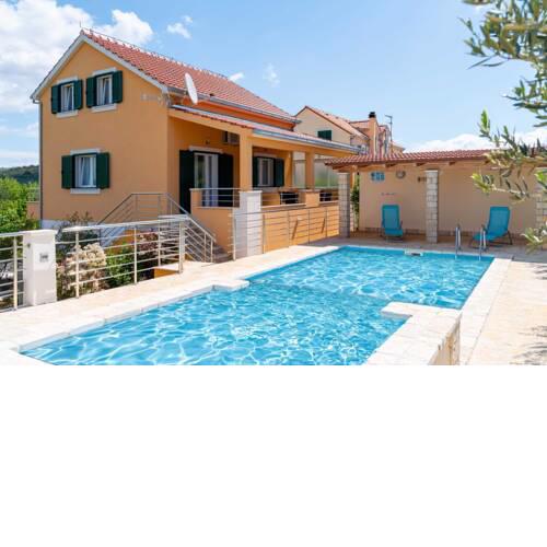 Villa Jelena with pool on the island of Brač