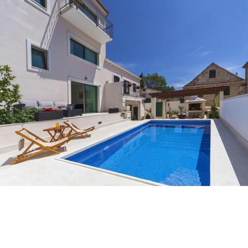 Irresistible Villa with Pool in Povlja