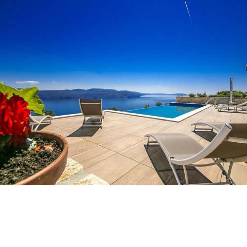Modern Sea View Villa with Infinity Pool in Brsec