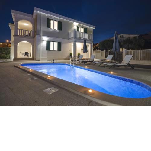 Villa Kami