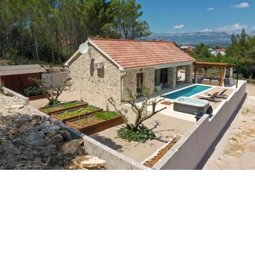 VILLA KARLA