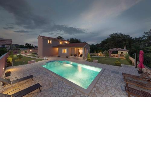 Villa Klo - with pool