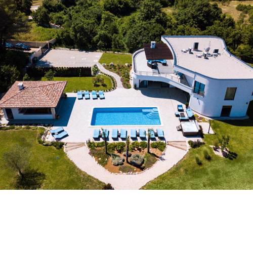 Luxurious Villa in Jursici with Pool
