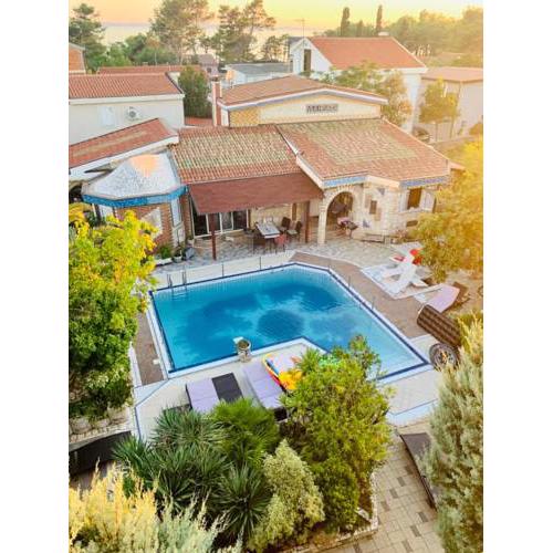 Villa Latina Apartments Vir
