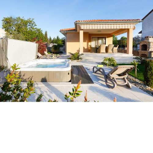 Villa Lavender's Breeze with Jacuzzi, BBQ and bicycles