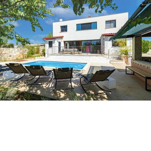 Villa Lelaina with private Pool and 3 km from the beach