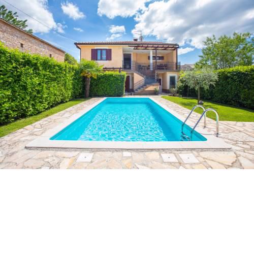 Villa Leon, Wonderful Family Apartment with Pool