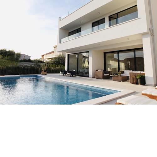 Villa Lodi - new modern villa few steps from beach