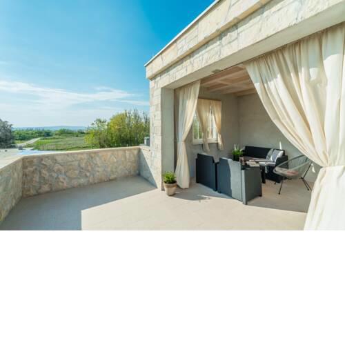 Villa Lota with Pool,sauna,Jacuzzi