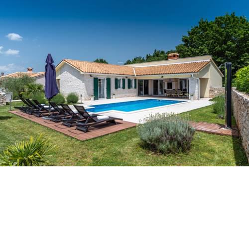 Lucia - istrian Villa with private heated pool