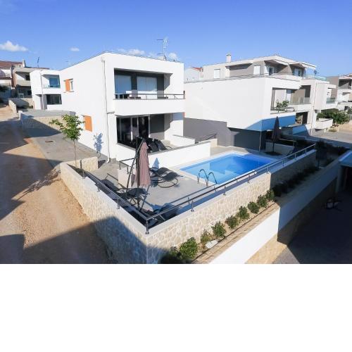 Villa Lumada Pool Apartments
