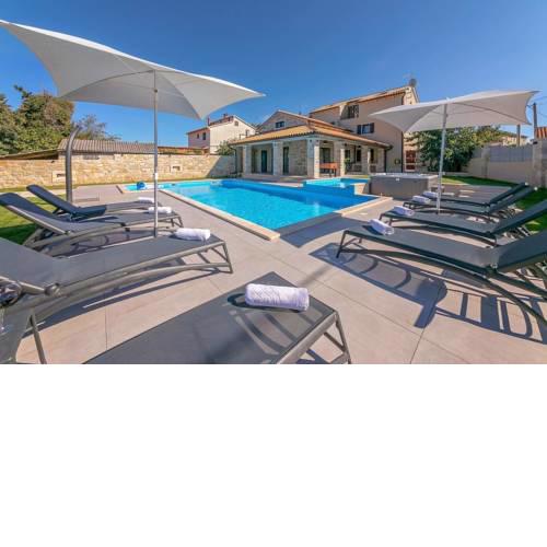 Villa M