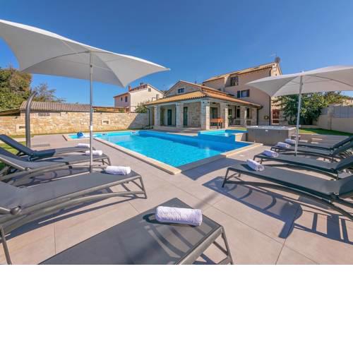 Villa M
