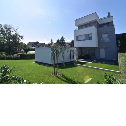 Villa Mami