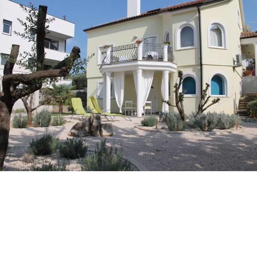 Villa Mandolina Apartments