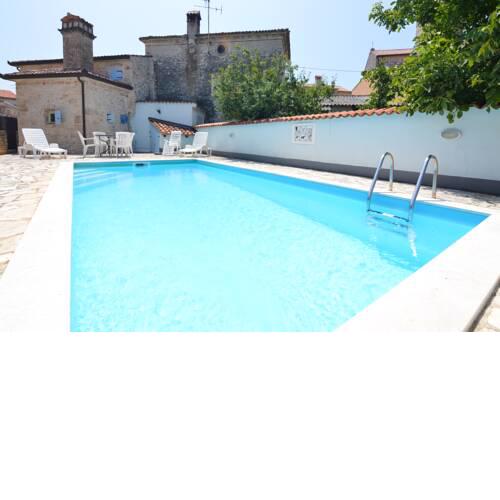 Villa Maralene in Tar, with pool, BBQ and fenced yard, pets welcome!