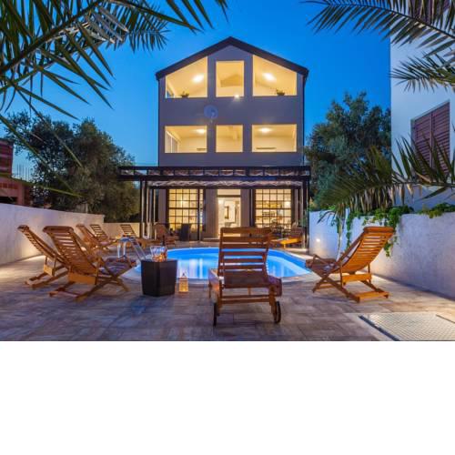 Spacious Villa in Sveti Petar na Moru with Pool