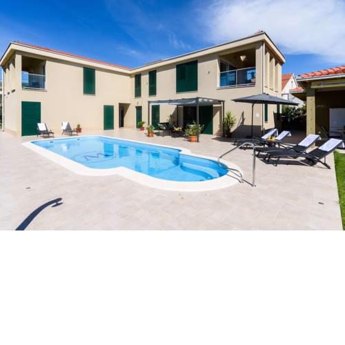 Villa Marta Luxury House with Heated Pool