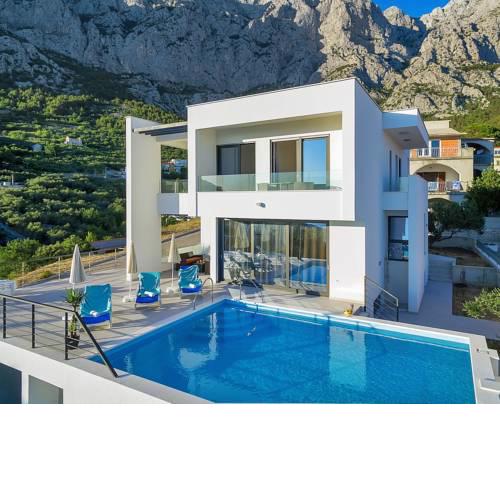 Villa Maslina with heated pool