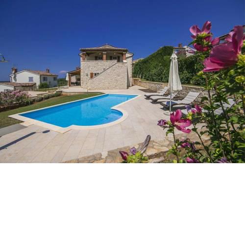 Villa Mayla