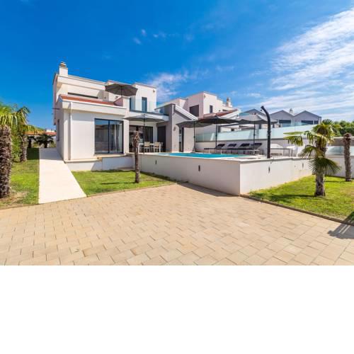 Gorgeous Villa with Private Swimming Pool in Kastelir