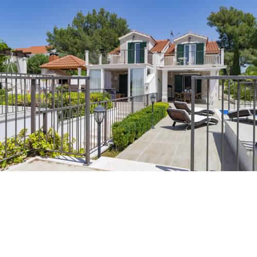 Villa Milna - 16 people