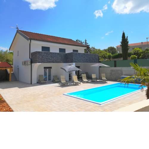 Villa Mira with pool
