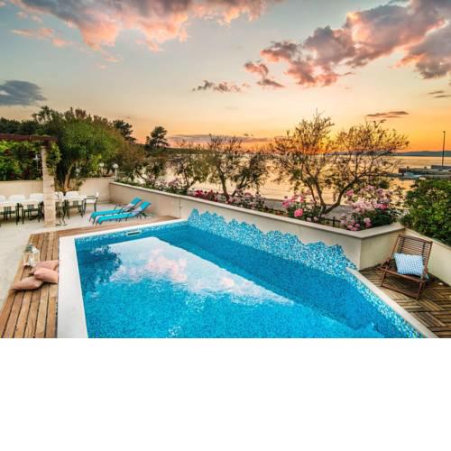 Magnificent Villa in Supetar with Swimming Pool