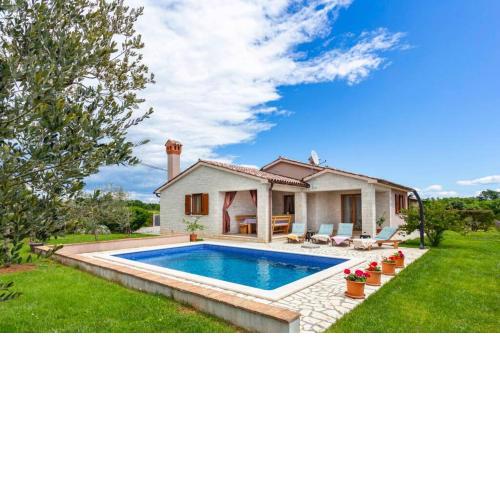 Villa Mirela with a comfortable garden and pool