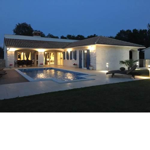Villa Blanca with a heated private pool - Covi FREE