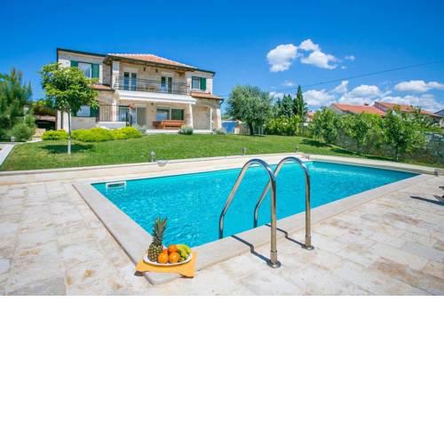 Villa Nika