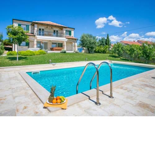 Villa Nika